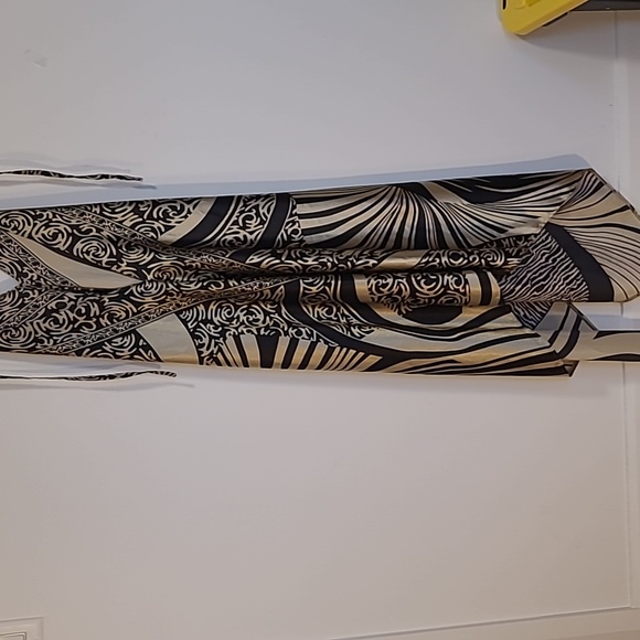 Dress - Picture 3 of 4